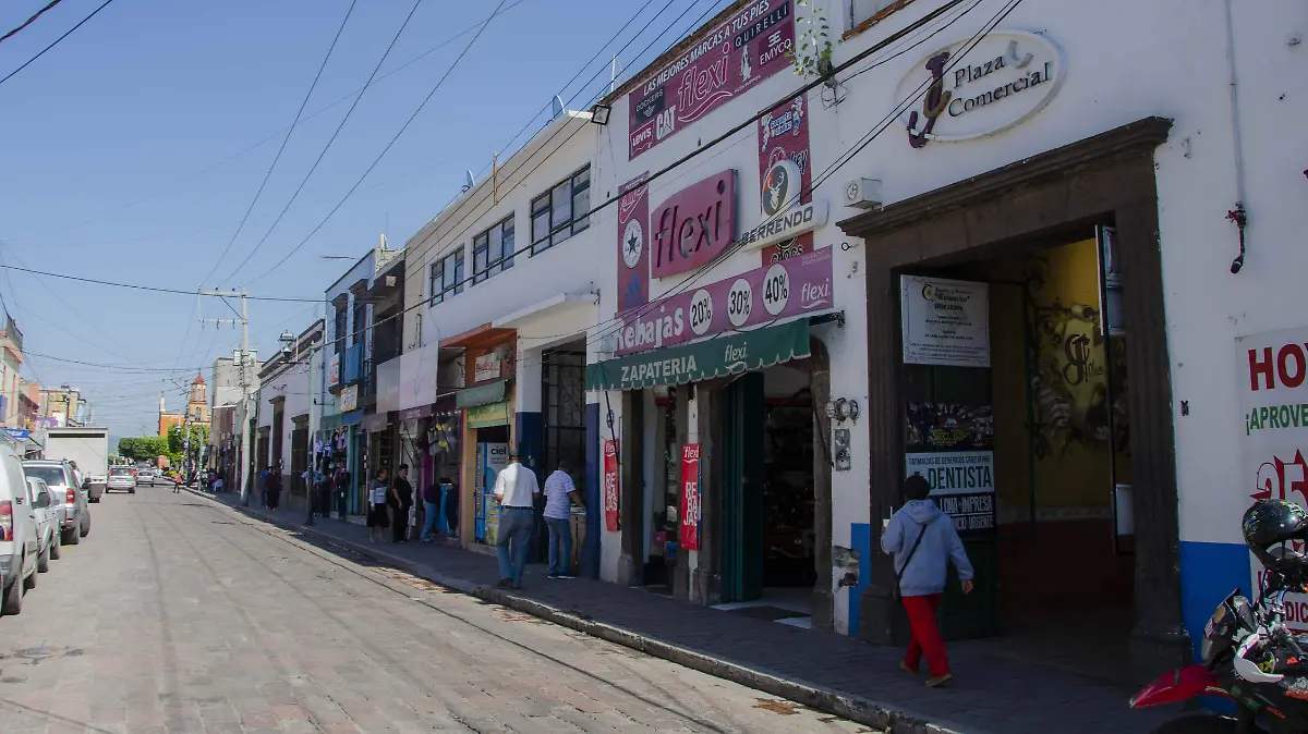 Comerciantes confían en que las ventas puedan componerse en cuatdo se normalice el abasto de combustible.